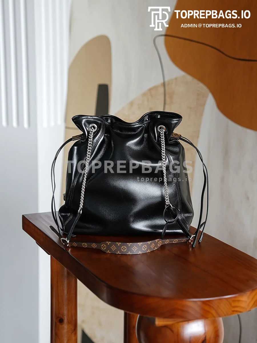 i1756799014470_5437_0_5 Louis Vuitton Off Duty Vibe Medium in Black