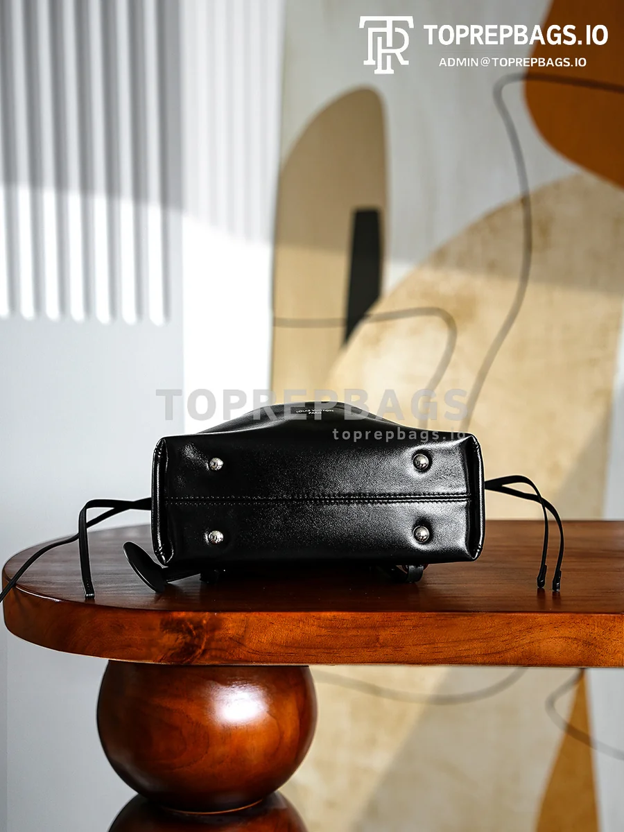 i1757306499522_3541_0_7 Louis Vuitton Off Duty Vibe Medium in Black