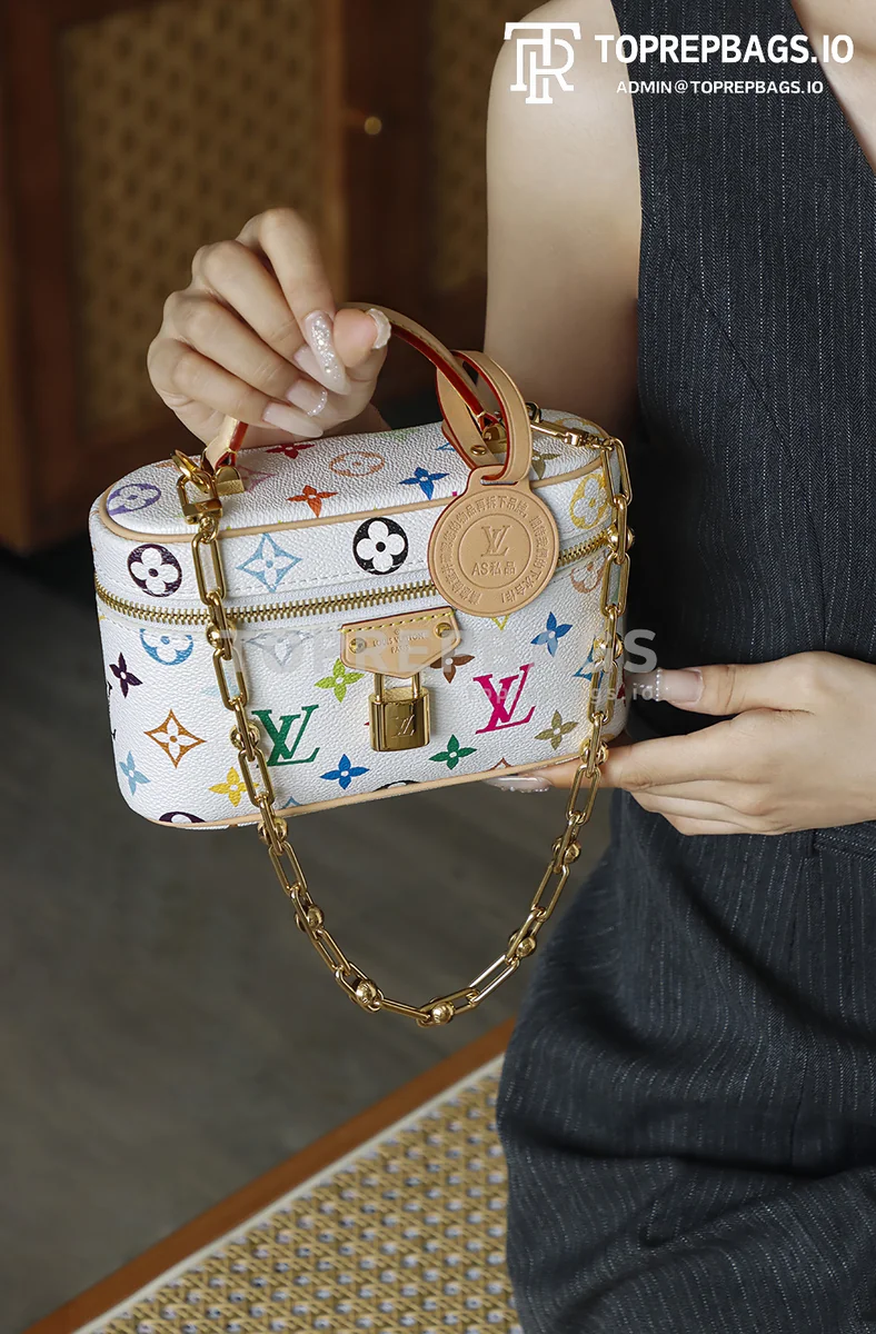 i1760172611997_1030_0_1 Louis Vuitton Vanity Pouch in White