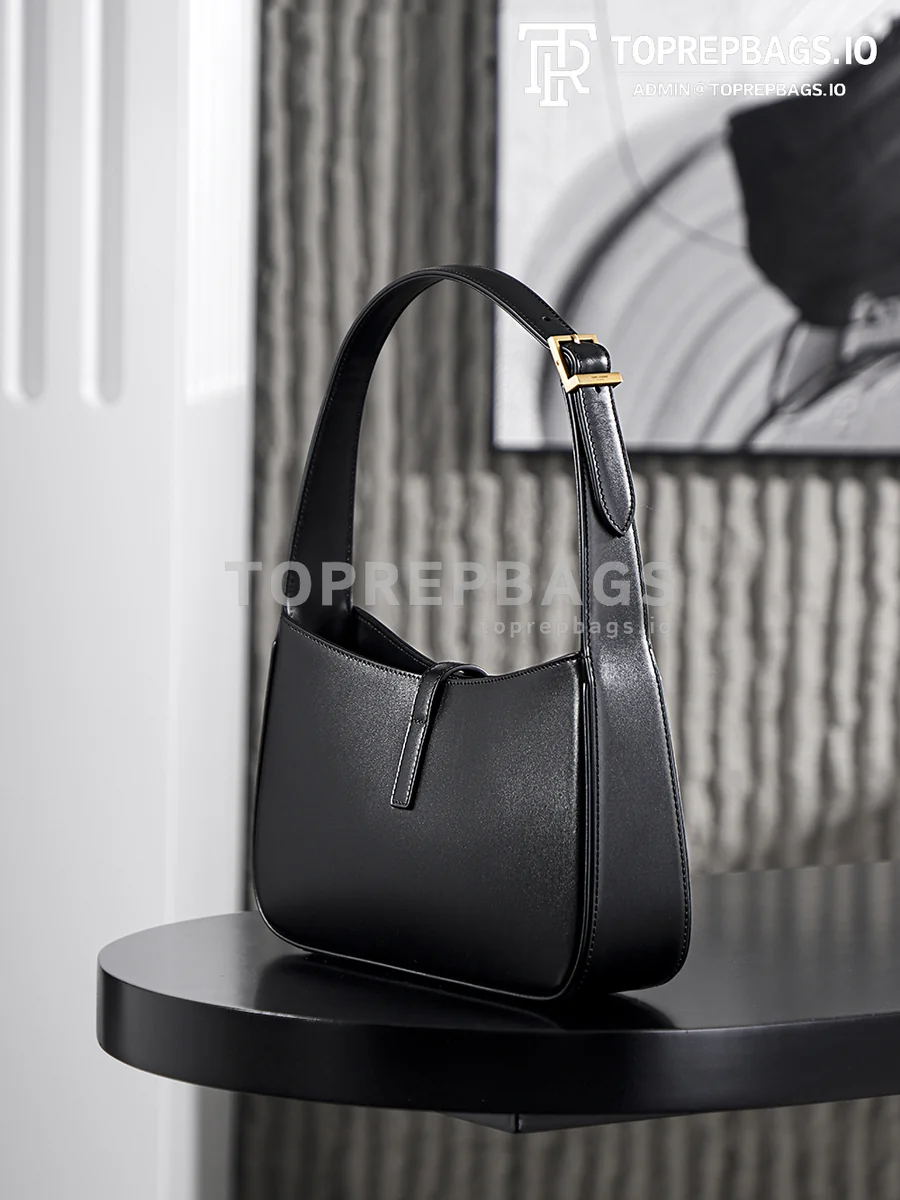 i1760421730576_9109_0_5 YSL Le 5 A 7 in Black