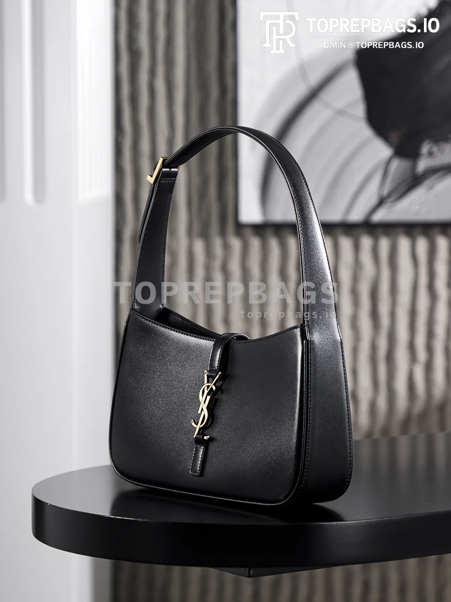 i1760421731713_8748_0_4 YSL Le 5 A 7 in Black