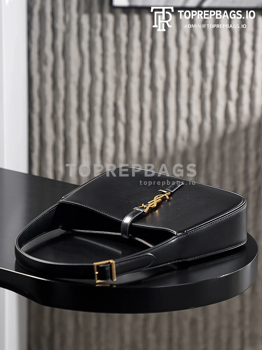 i1760421731745_1925_0_7 YSL Le 5 A 7 in Black