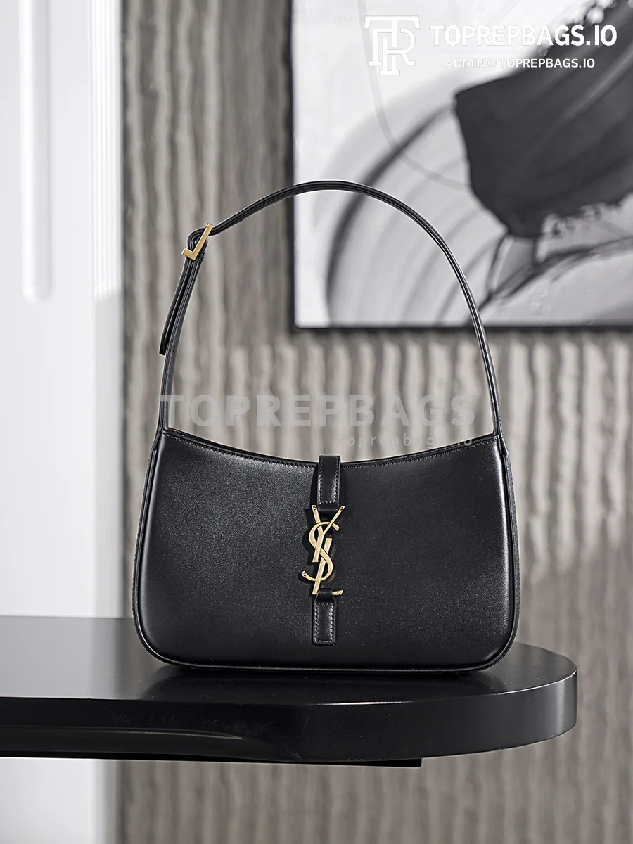i1760421731765_4981_0_3 YSL Le 5 A 7 in Black