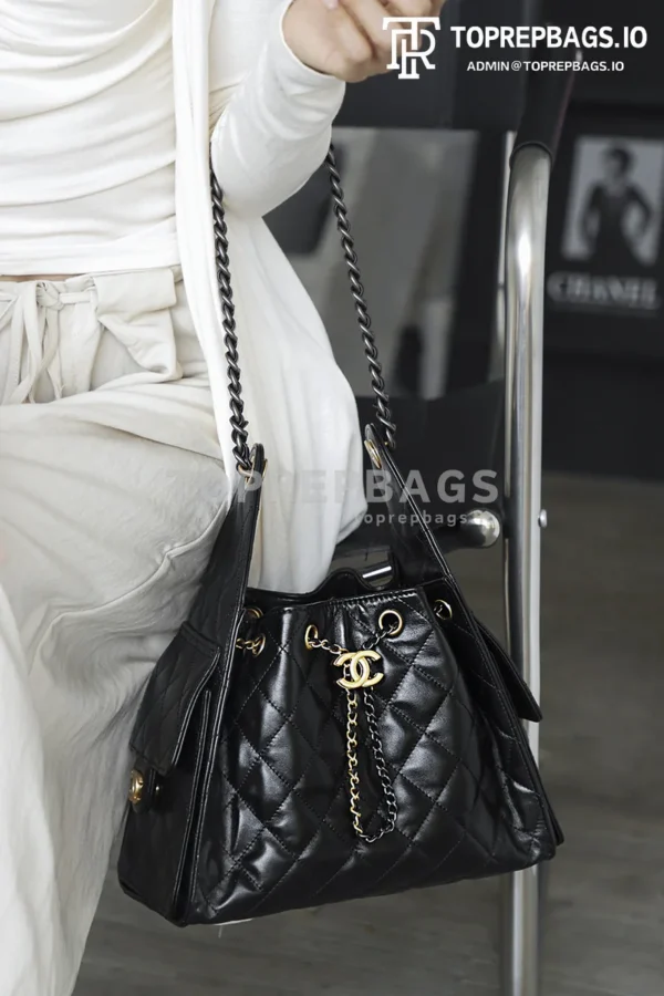 i1760590402322_7291_0_3 Chanel 25 Bag Bucket in Black