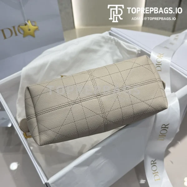 i1762151153044_3318_0_2 Dior Voyage Small Hobo in Beige