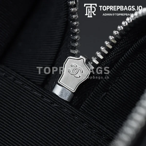 i1762161495903_7377_0_5 Chanel Vanity Case in Black