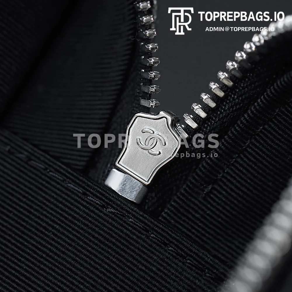i1762161495903_7377_0_5 Chanel Vanity Case in Black