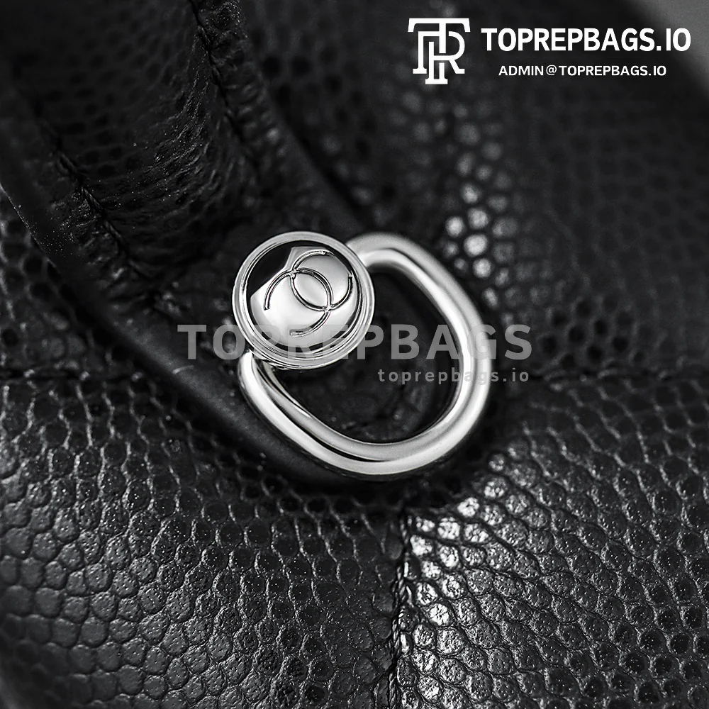 i1762161495951_2284_0_2 Chanel Vanity Case in Black
