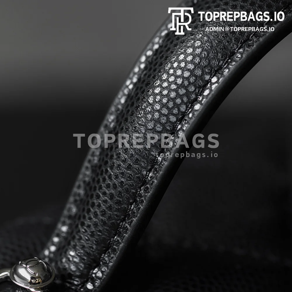 i1762161496898_1412_0_1 Chanel Vanity Case in Black