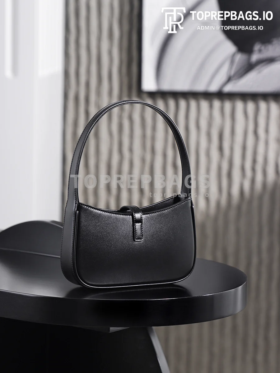 i1762492207290_5367_0_1 YSL Le 5 A 7 in Black