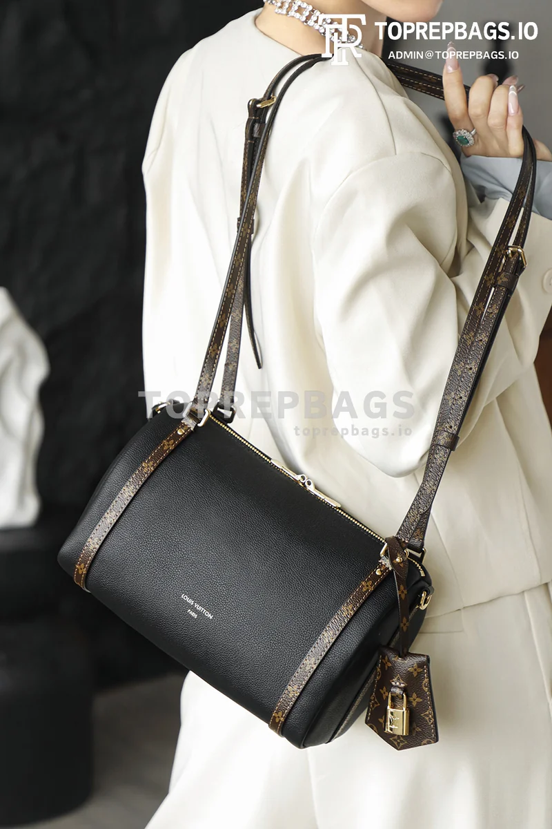 i1763460346639_5965_0_9 Louis Vuitton Express Small in Black
