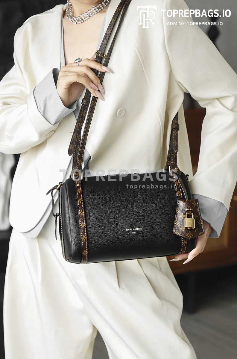 i1763460348565_8597_0_8 Louis Vuitton Express Small in Black