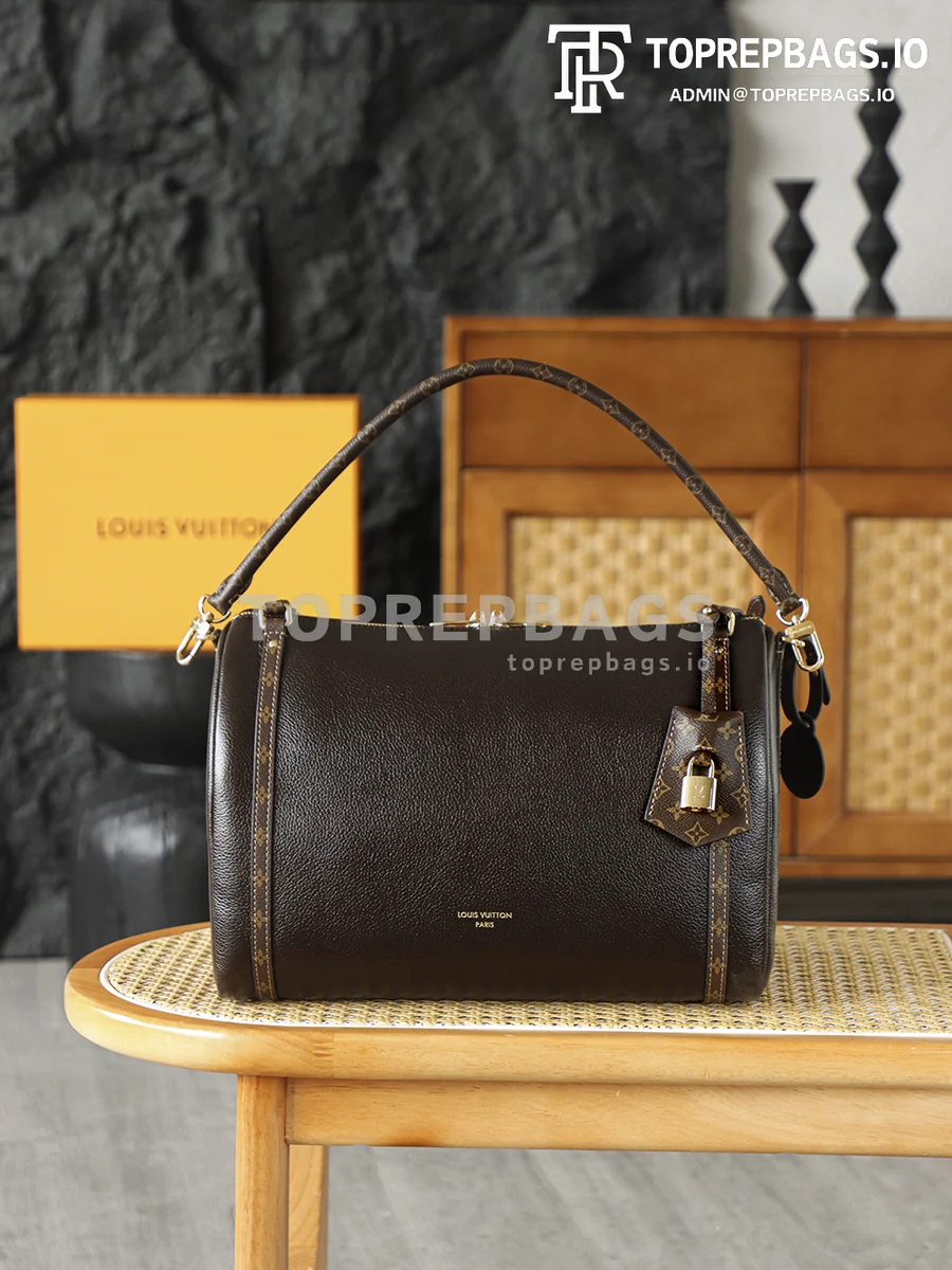 i1763460775561_8320_0_0 Louis Vuitton Express in Brown