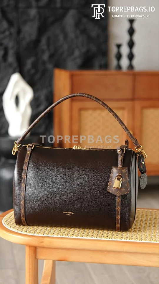 i1763461050353_3291_0_0 Louis Vuitton Express in Brown