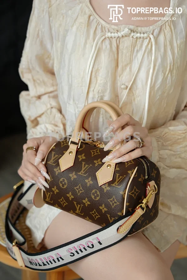 i1763534197037_541_0_3 Louis Vuitton Speedy in Brown