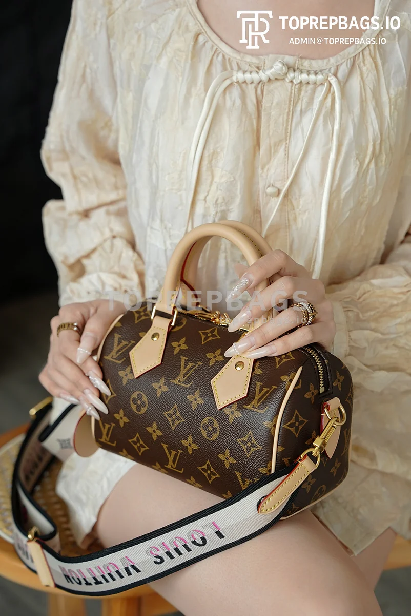 i1763534197037_541_0_3 Louis Vuitton Speedy in Brown
