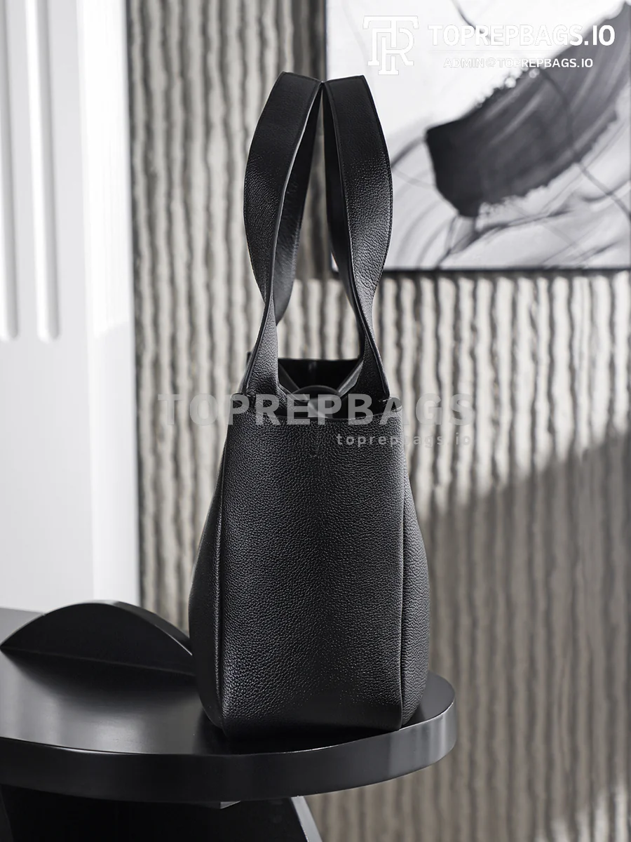 i1763612286375_9318_0_1 YSL Le 5 A 7 in Black