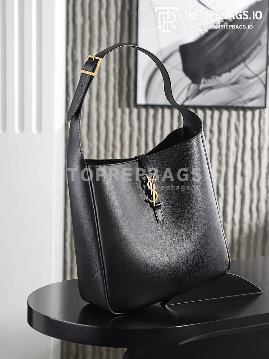 i1763978848798_1042_0_3 YSL Le 5 A 7 in Black
