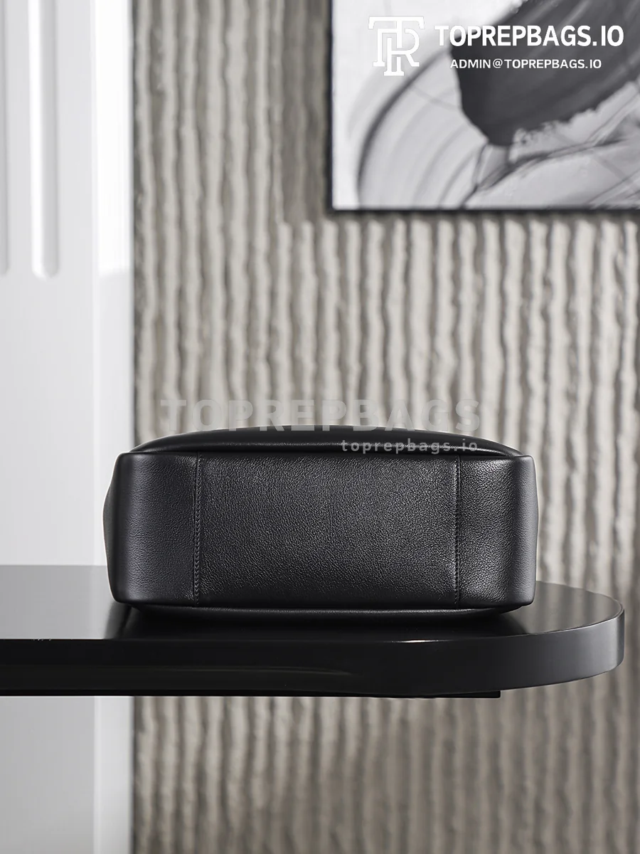 i1763978848798_3978_0_6 YSL Le 5 A 7 in Black