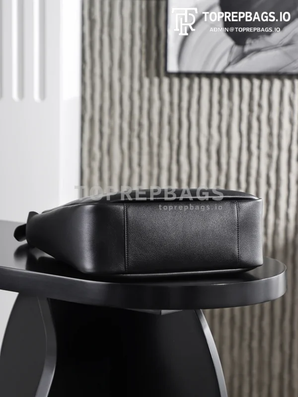 i1763978848798_5259_0_1 YSL Le 5 A 7 in Black