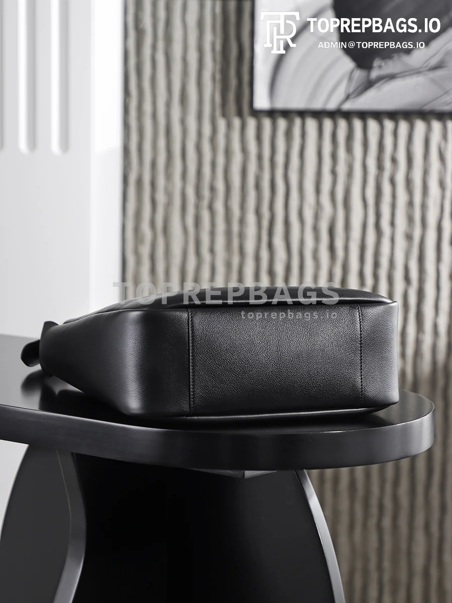 i1763978848798_5259_0_1 YSL Le 5 A 7 in Black