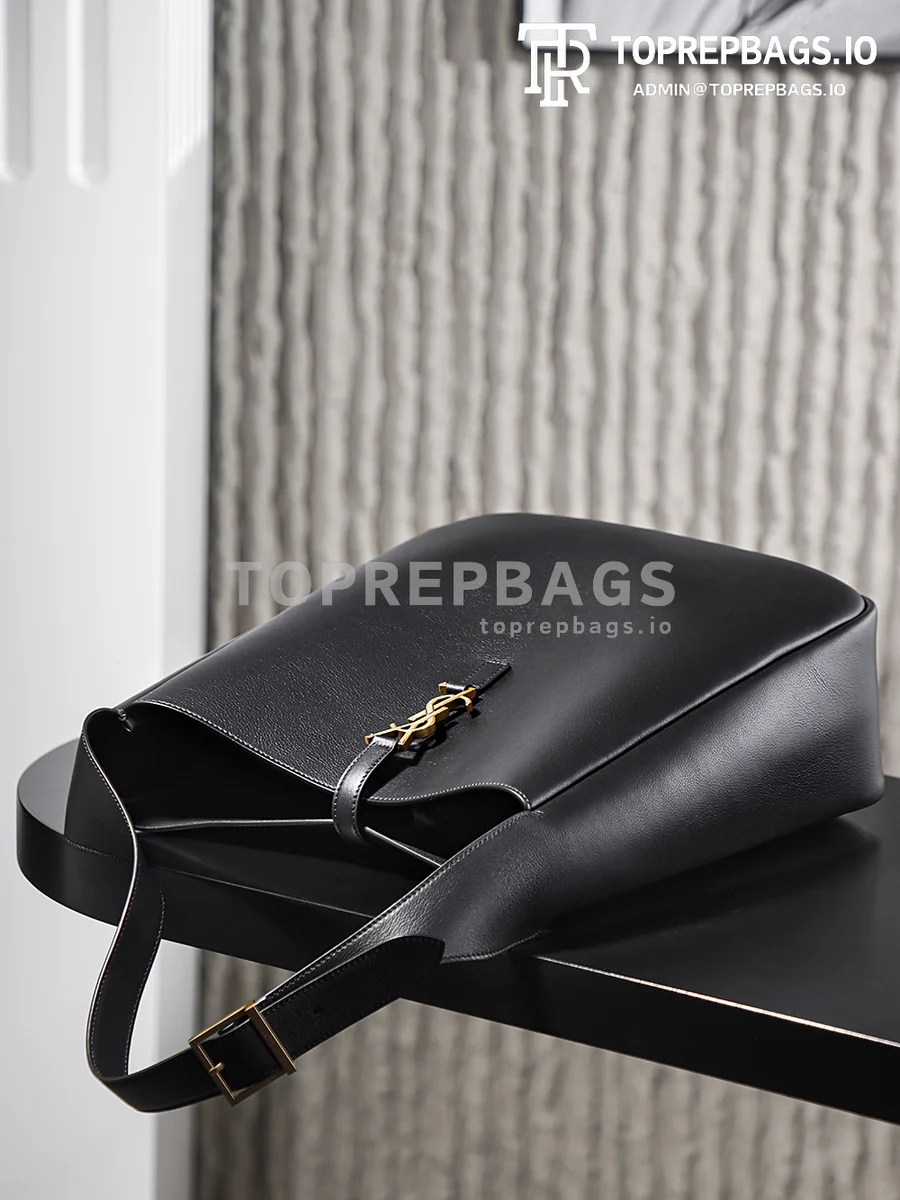 i1763978849928_1992_0_8 YSL Le 5 A 7 in Black