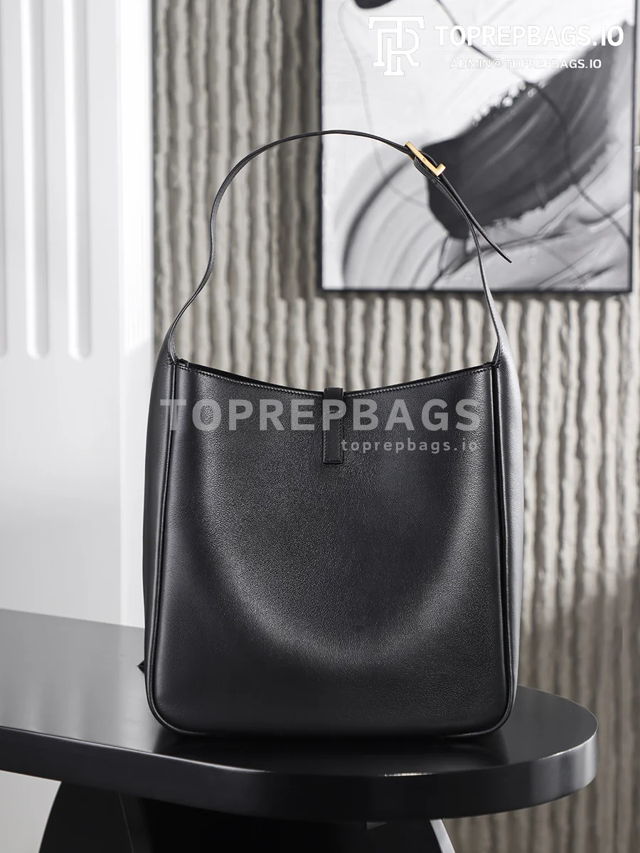 i1763978850586_7928_0_2 YSL Le 5 A 7 in Black