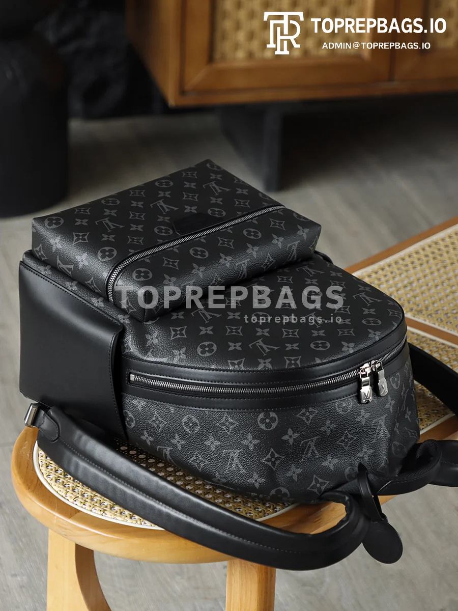 i1764060837583_901_0_7 Louis Vuitton Discovery in Black