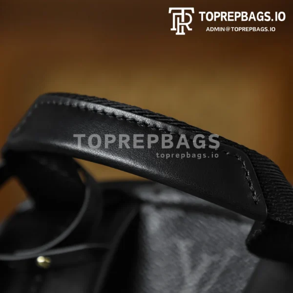 i1764060927437_2638_0_0 Louis Vuitton Discovery in Black