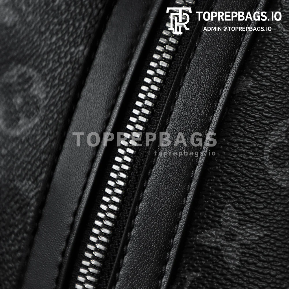 i1764060927660_5530_0_7 Louis Vuitton Discovery in Black