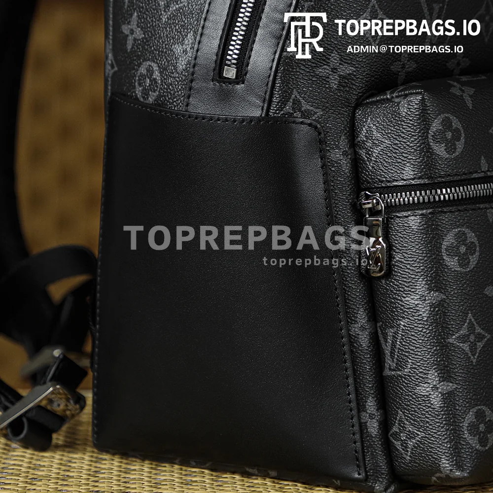 i1764060927675_4603_0_3 Louis Vuitton Discovery in Black