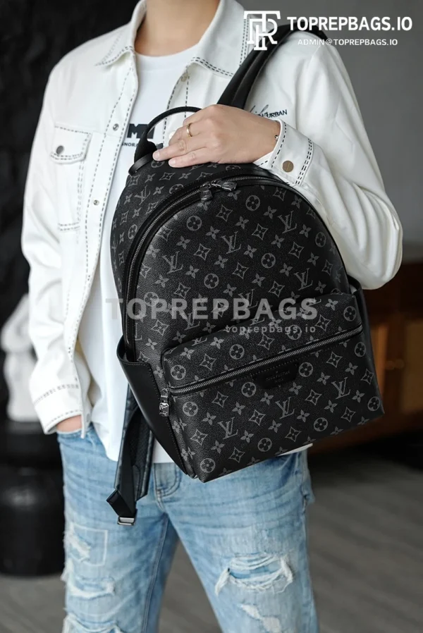 i1764060985070_7857_0_3 Louis Vuitton Discovery in Black