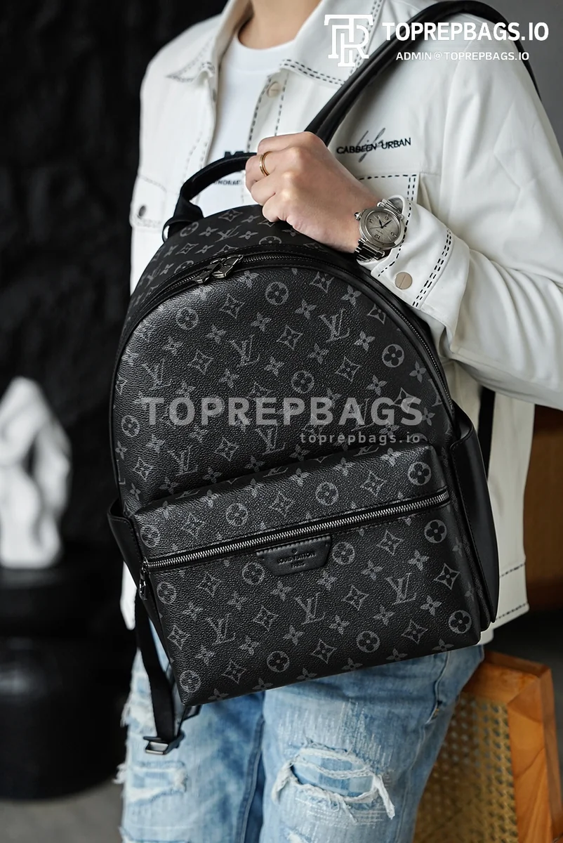 i1764060985077_5050_0_8 Louis Vuitton Discovery in Black