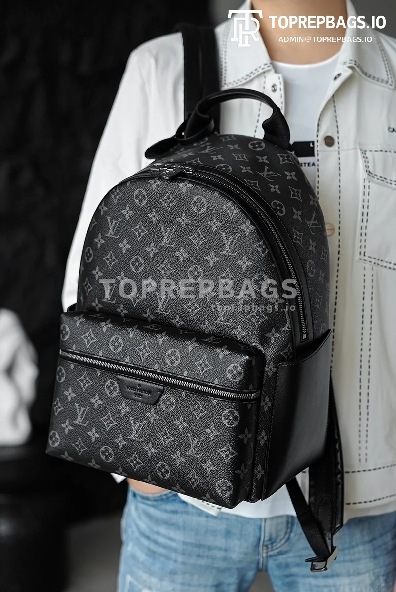 i1764060986080_1314_0_4 Louis Vuitton Discovery in Black
