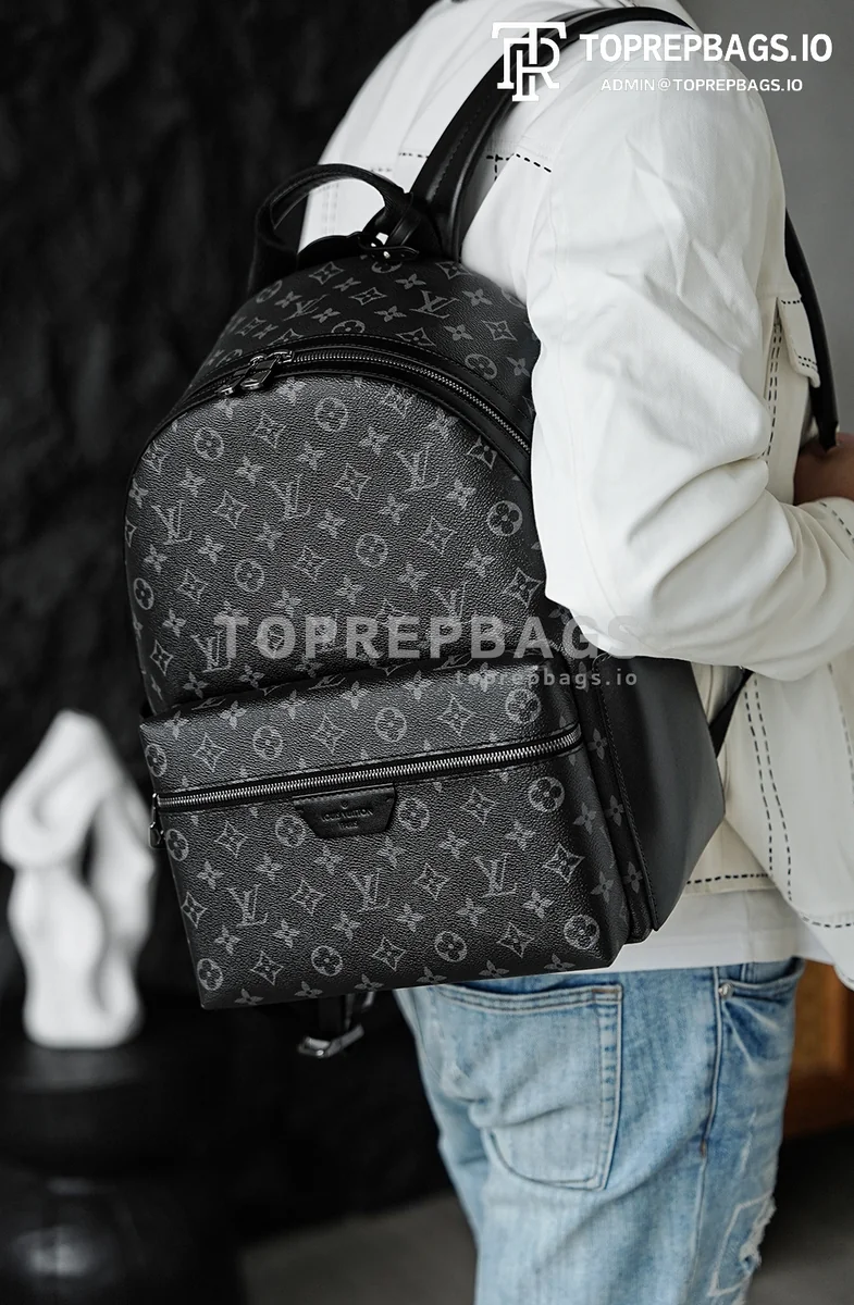 i1764060986089_6590_0_1 Louis Vuitton Discovery in Black