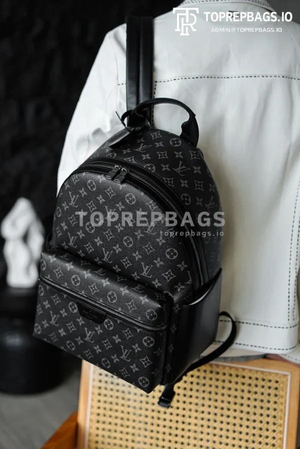 i1764060986119_5724_0_6 Louis Vuitton Discovery in Black