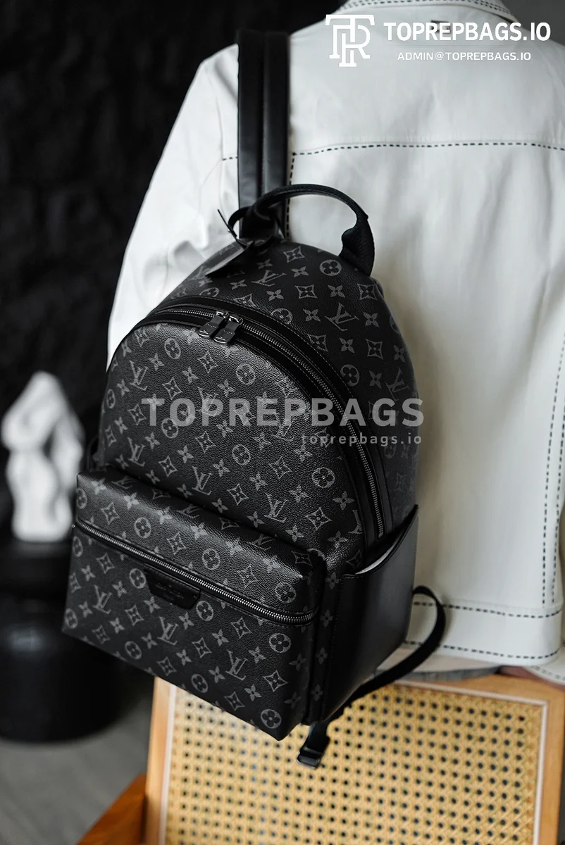 i1764060986119_5724_0_6 Louis Vuitton Discovery in Black