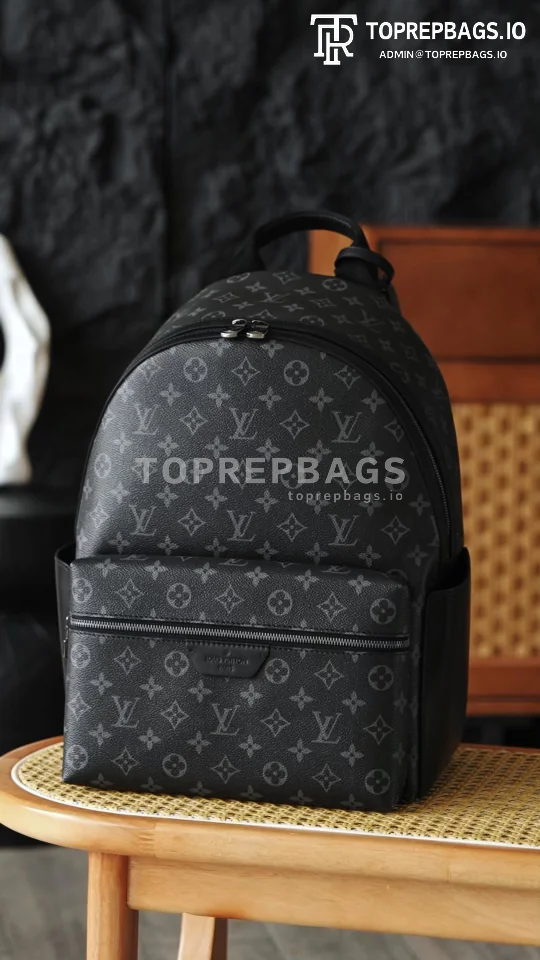 i1764061065020_7794_0_0 Louis Vuitton Discovery in Black