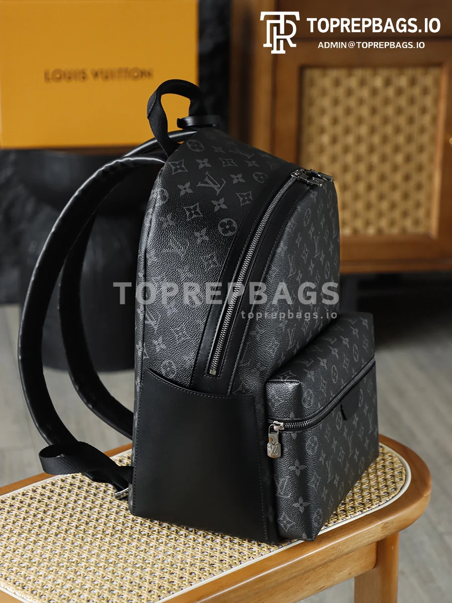 i1764061099944_1930_0_8 Louis Vuitton Discovery in Black