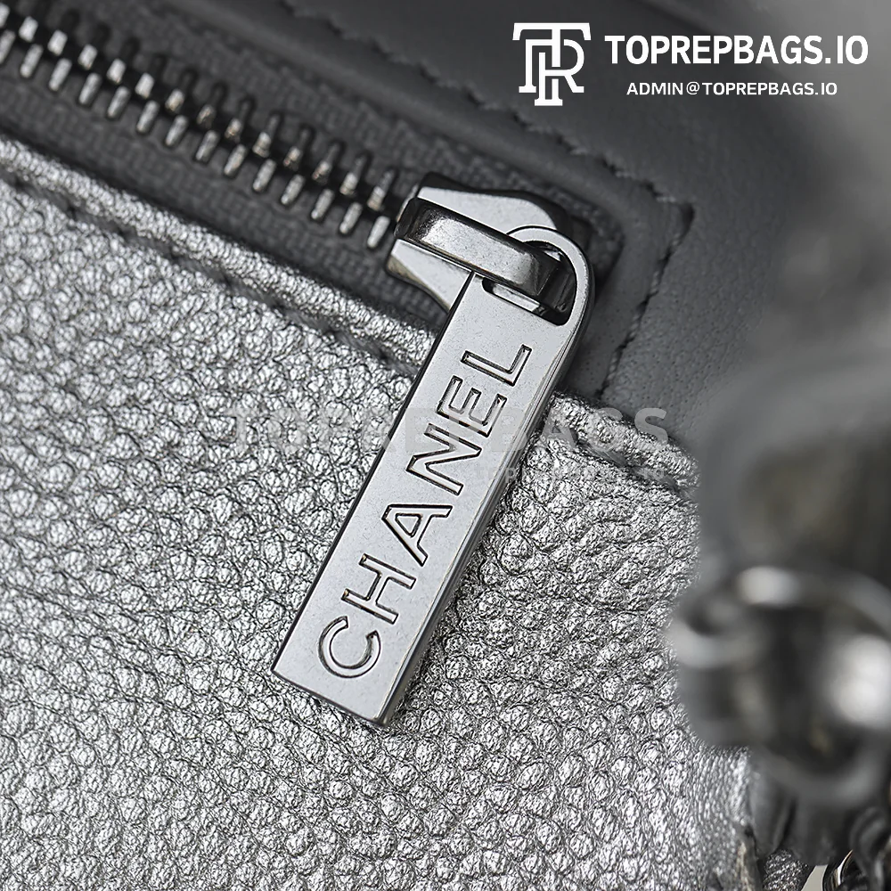 i1764239437200_3054_0_4 Chanel Pearl Crush Square Mini Caviar Leather Silver-tone Hardware Shoulder Bag detailed product image
