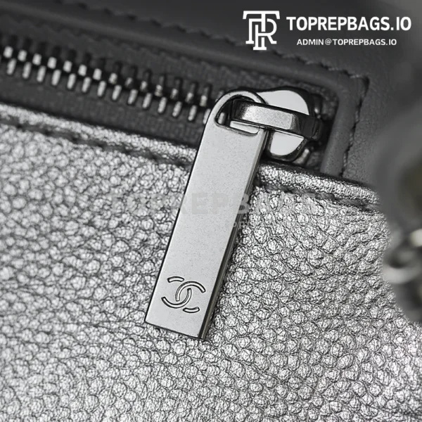 i1764239438785_8889_0_3 Chanel Pearl Crush Square Mini Caviar Leather Silver-tone Hardware Shoulder Bag detailed product image