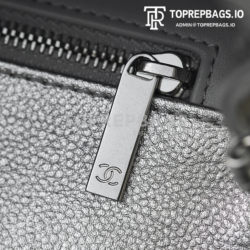 i1764239438785_8889_0_3 Chanel Pearl Crush Square Mini Caviar Leather Silver-tone Hardware Shoulder Bag detailed product image