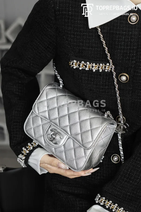 i1764239718309_8112_0_1 Chanel Pearl Crush Square Mini Caviar Leather Silver-tone Hardware Shoulder Bag detailed product image