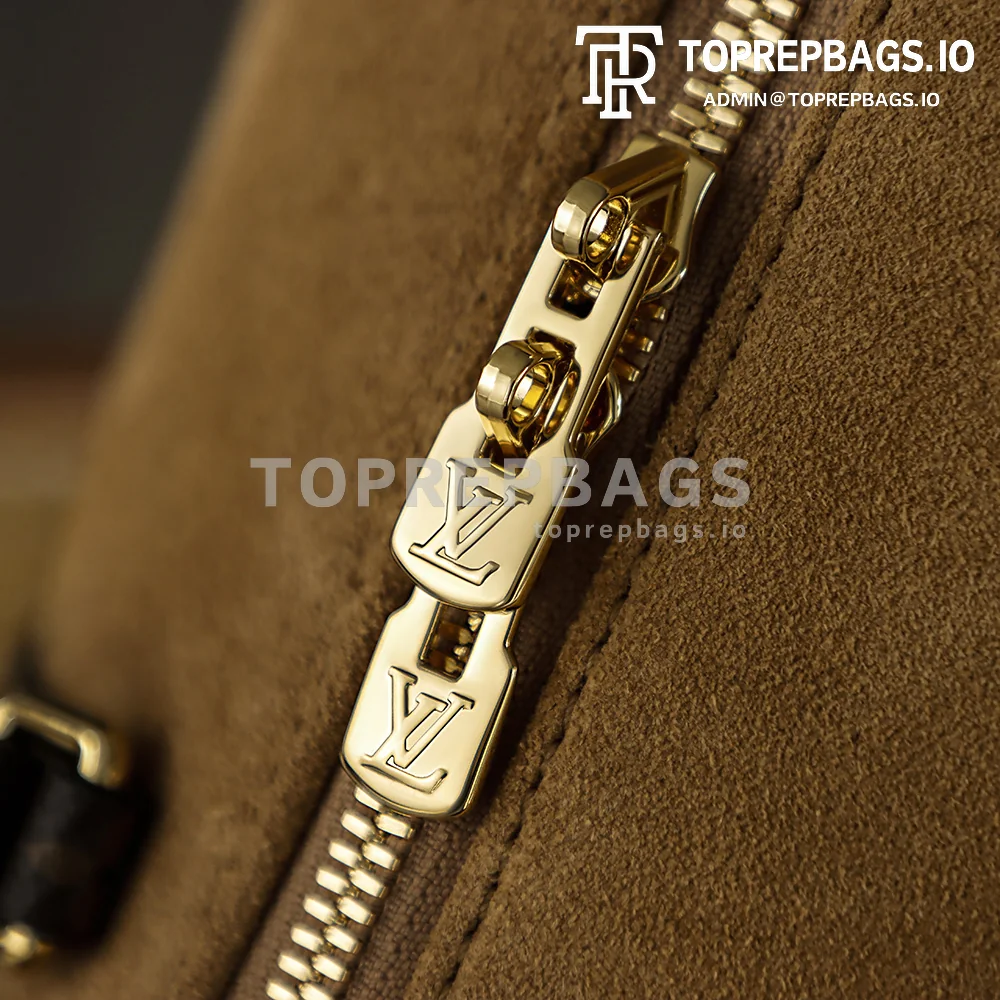 i1764672551484_9071_0_3 Louis Vuitton Express Medium in Brown