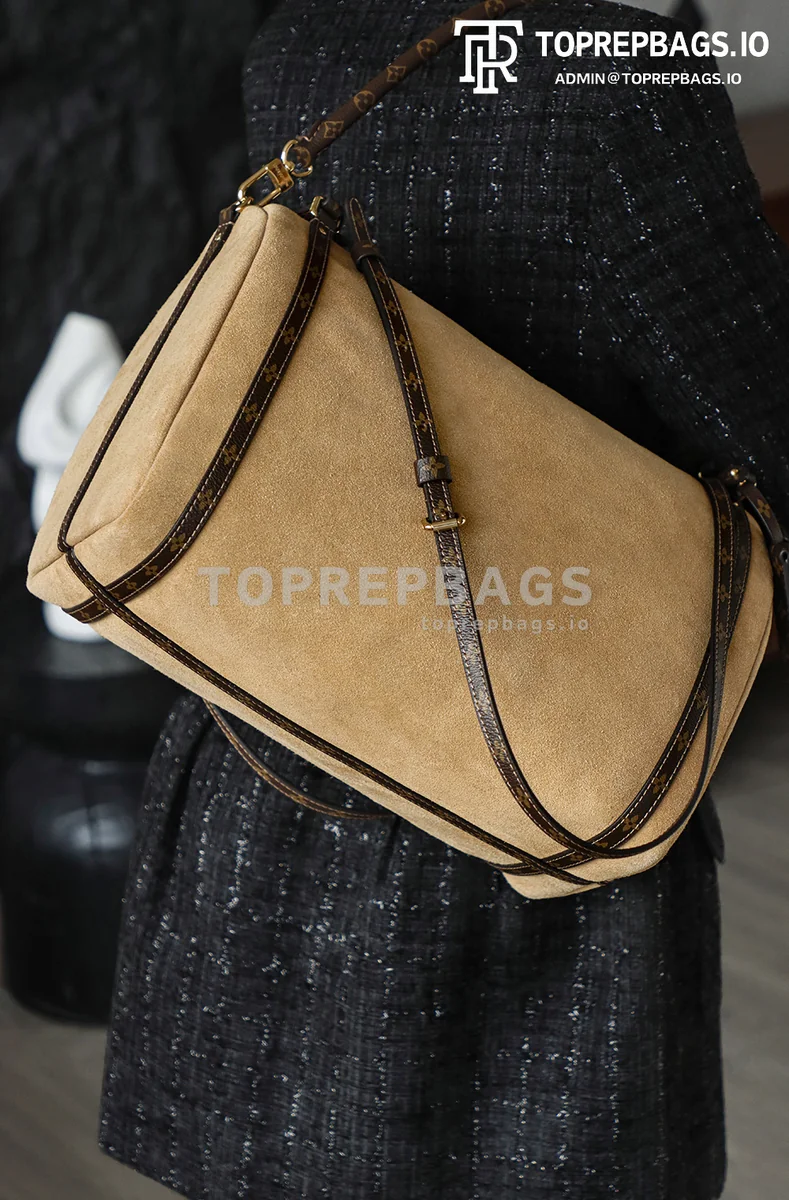 i1764672600296_4272_0_1 Louis Vuitton Express Medium in Brown