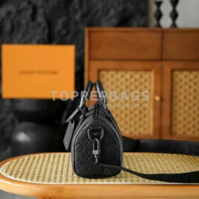 Louis Vuitton Keepall in Black