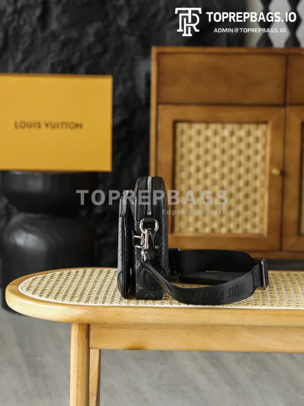 i1765522185535_6967_0_2 Louis Vuitton Trio Messenger in Grey