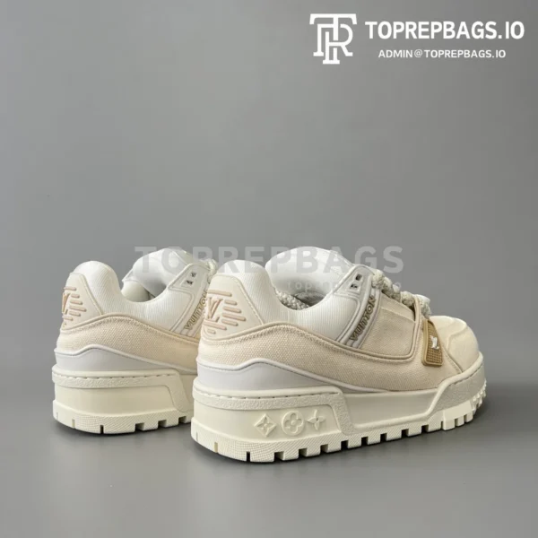 i1765788080998_7334_0_3 Louis Vuitton in Beige