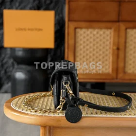 Louis Vuitton Pochette Metis in Black