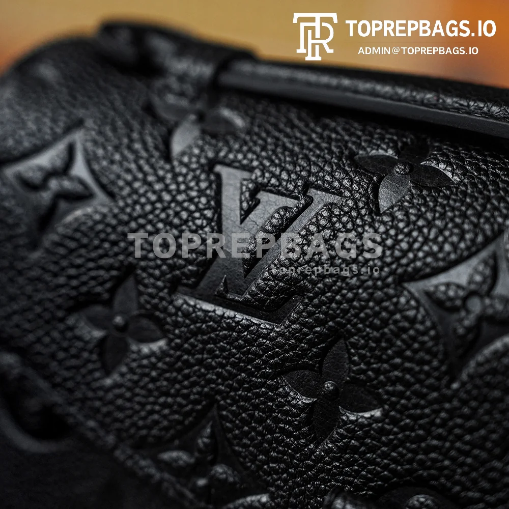 i1766219513251_8509_0_9 Louis Vuitton Pochette Metis in Black